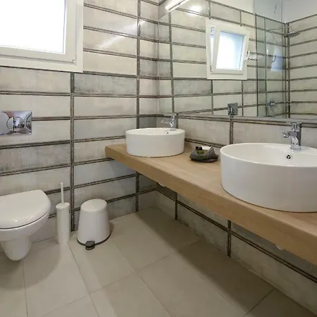 Lux4u Feriehus PalaiónTsiflíkion