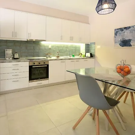 Lux4u Feriehus PalaiónTsiflíkion