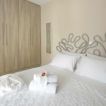 Lux4u Feriehus PalaiónTsiflíkion